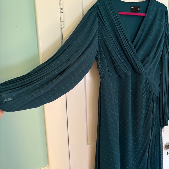 Lovely chiffon dress - Picture 2 of 8